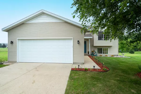 9049 Nature Meadows NE Drive, Rockford, MI 49341