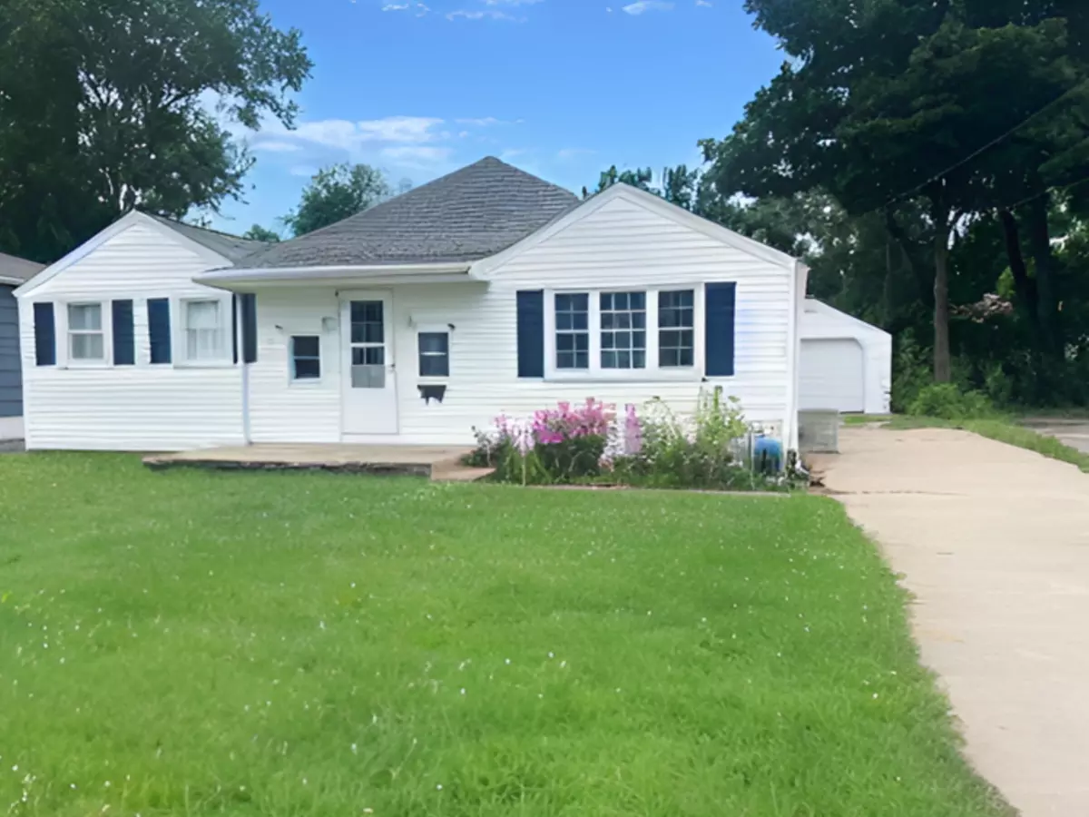 Dowagiac, MI 49047,714 E Prairie Ronde Street