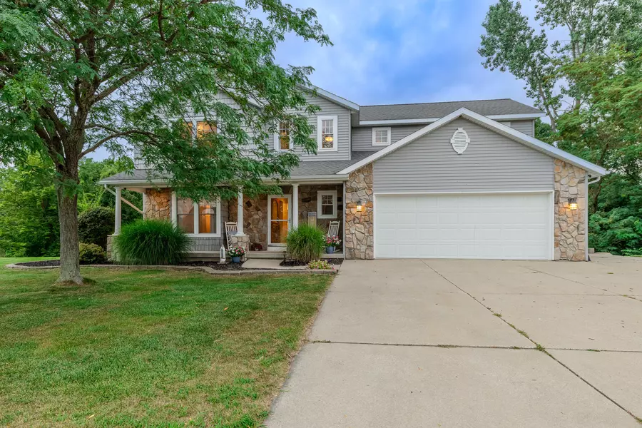 325 Creekside Drive, Coopersville, MI 49404