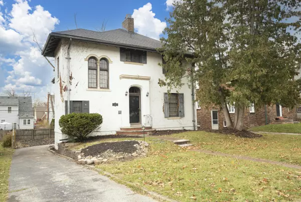 452 W Iroquois Road, Pontiac, MI 48341