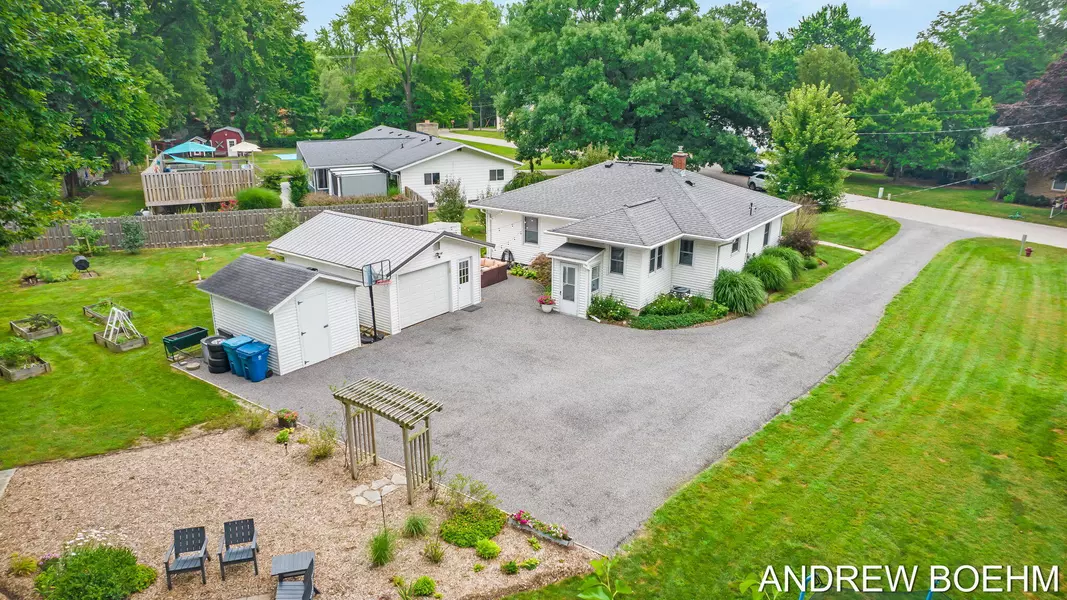 245 Lawton Lane, Coopersville, MI 49404