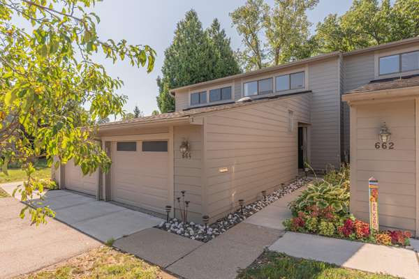 664 Peninsula Court, Ann Arbor, MI 48105