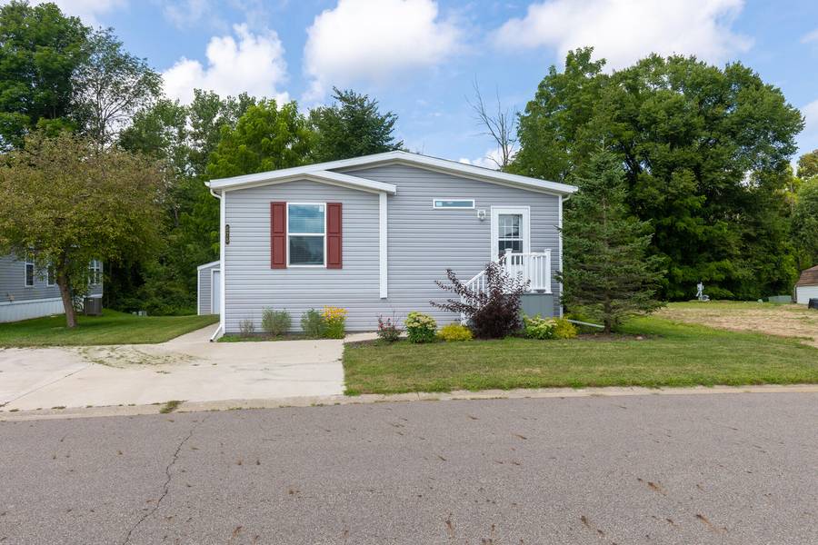 575 Gallery Drive #48, Eaton Rapids, MI 48827