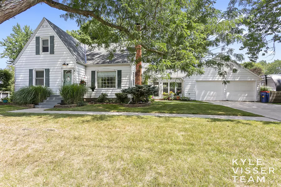 1240 Whitmore NW Avenue, Grand Rapids, MI 49504