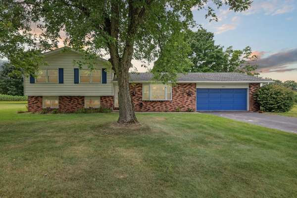 4002 Atherton Drive,  Coloma,  MI 49038