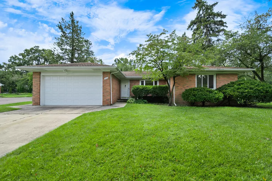 933 Northlawn Avenue, East Lansing, MI 48823