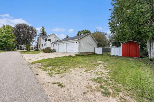 77 2nd S Street,  Kent City,  MI 49330