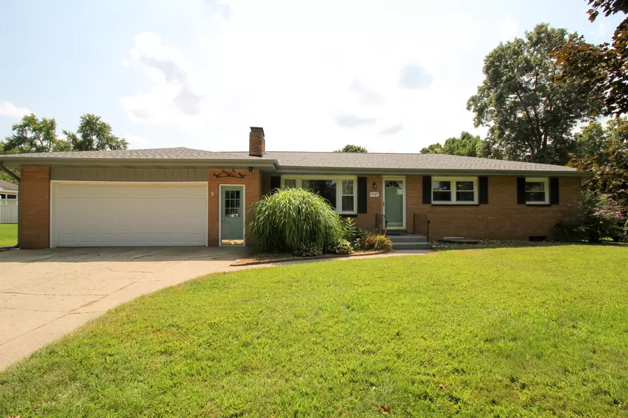 17197 Moorepark Road, Three Rivers, MI 49093