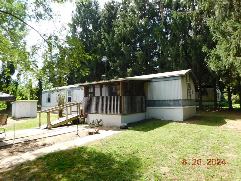 5620 Parkway Road, Eau Claire, MI 49111