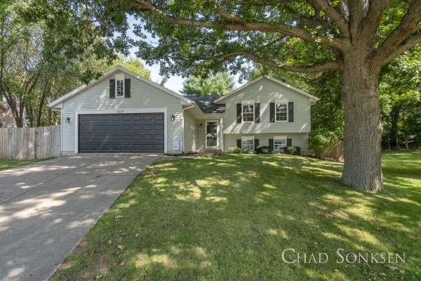 1437 Hollow Ridge NE Drive,  Rockford,  MI 49341