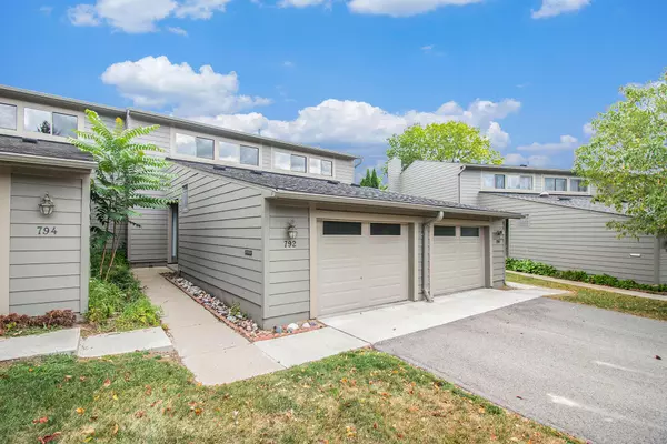 792 Peninsula Court, Ann Arbor, MI 48105