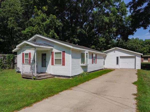 604 W Hill Street, Plainwell, MI 49080