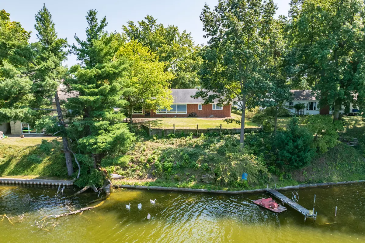 Paw Paw, MI 49079,815 Lakeview Terrace