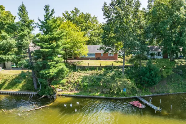 815 Lakeview Terrace, Paw Paw, MI 49079