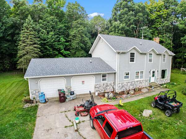 2498 E Centerline Road, St. Johns, MI 48879