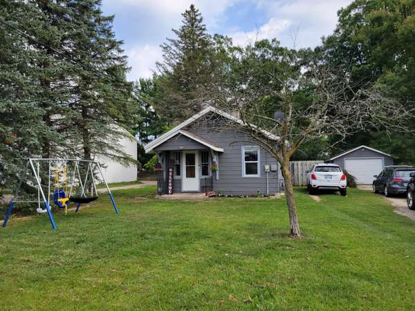 498 W Barton Street, Newaygo, MI 49337