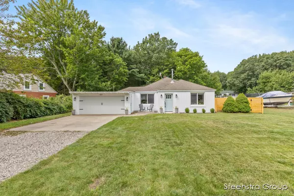 15111 Lakeshore Drive, Grand Haven, MI 49417