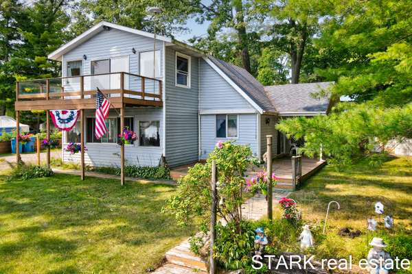 845 W Locust Street,  White Cloud,  MI 49349