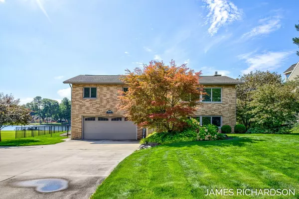 14506 Angelus Circle, Grand Haven, MI 49417