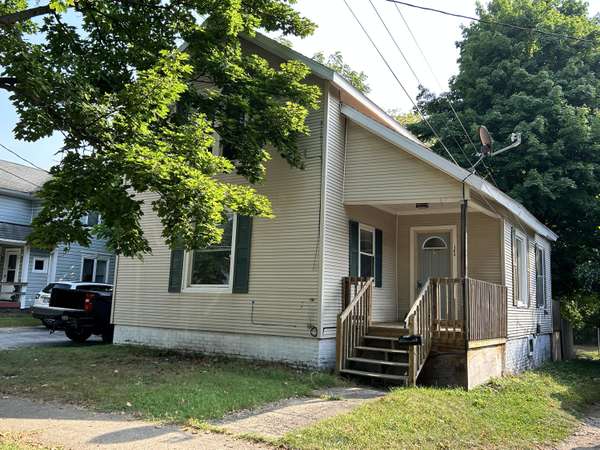 104 Center Street, Dowagiac, MI 49047