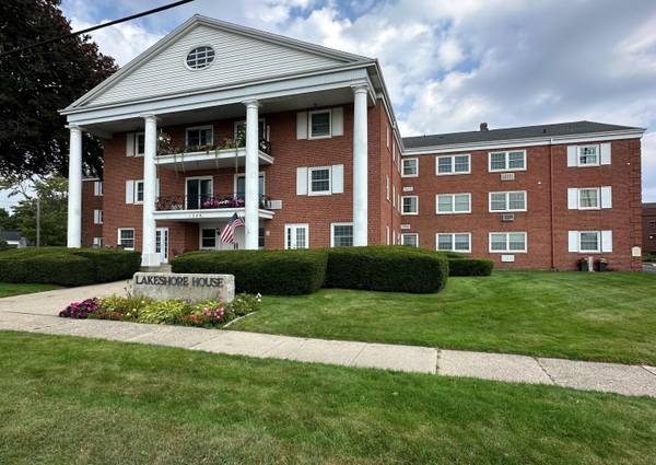 1249 Lakeshore Drive #225, Muskegon, MI 49441