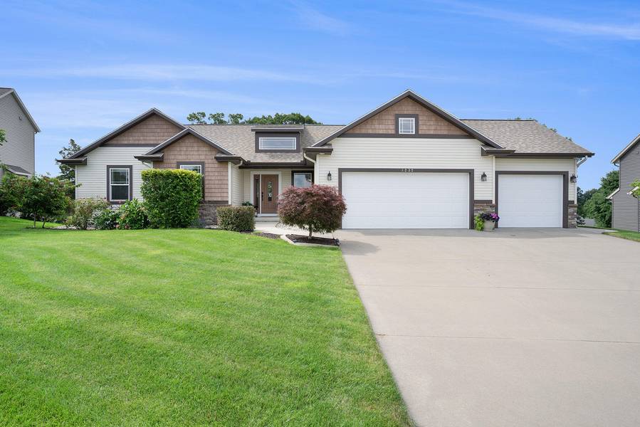 1232 Shadow Hills SW Drive, Byron Center, MI 49315