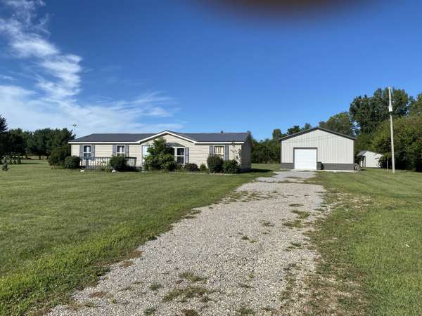 59732 Long Lake Road, Colon, MI 49040