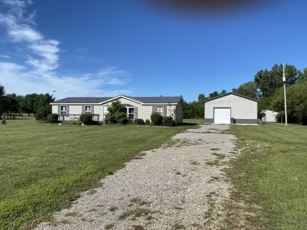 59732 Long Lake Road, Colon, MI 49040