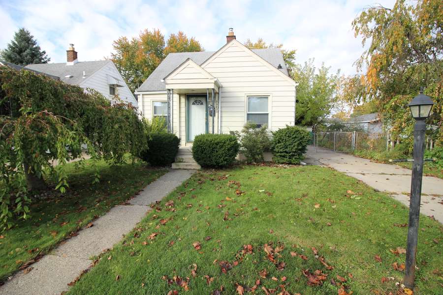 23833 Normandy Avenue, Eastpointe, MI 48021