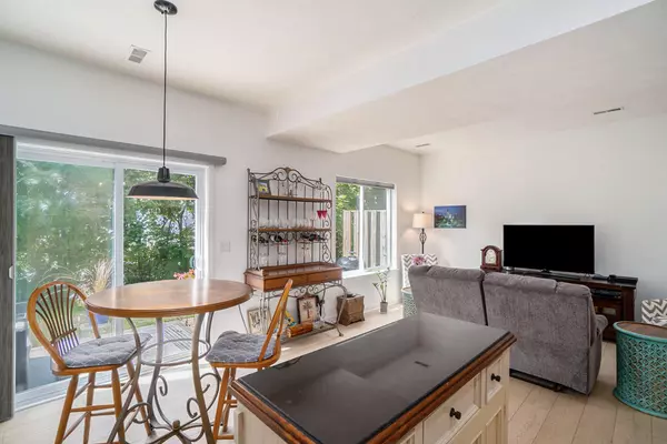 Holland, MI 49423,392 Harbor Town Court #3