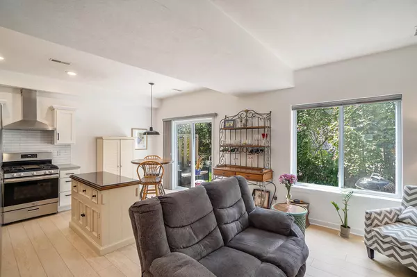 Holland, MI 49423,392 Harbor Town Court #3