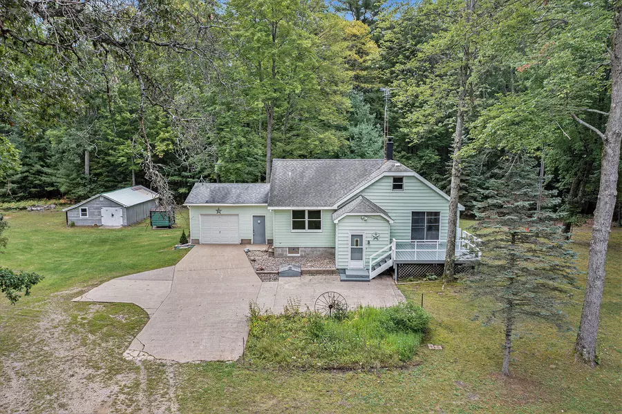 8052 Pine Creek Road, Manistee, MI 49660