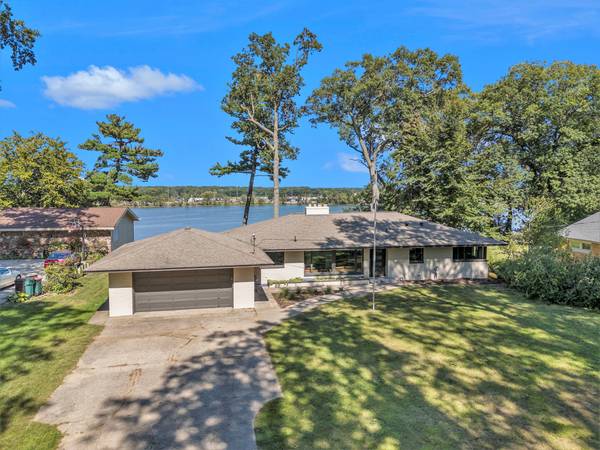 3840 Highgate Road, Norton Shores, MI 49441