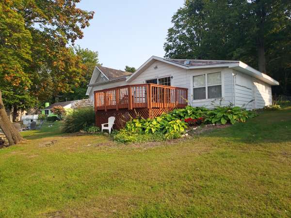 47220 Woodland Drive, Bangor, MI 49013