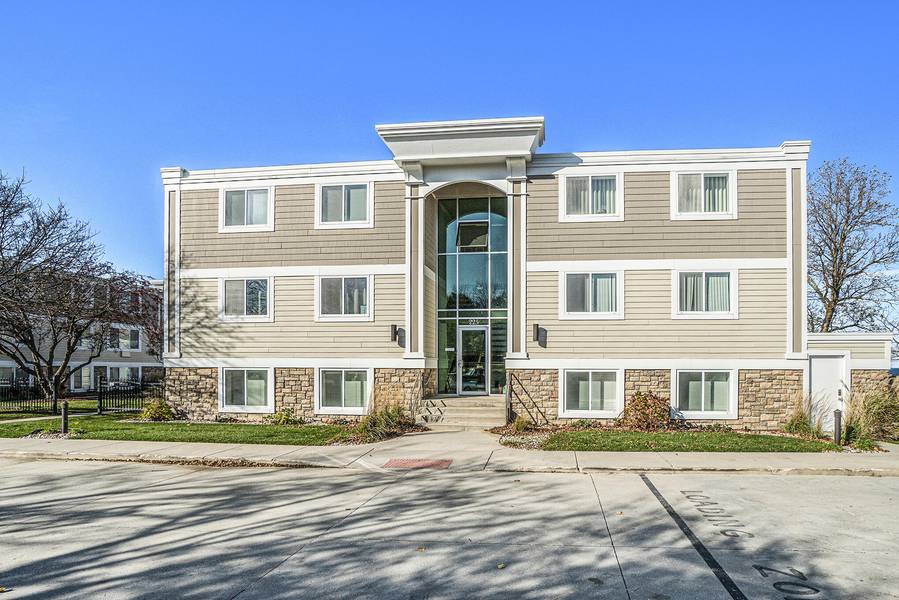 225 North Shore Drive #205, South Haven, MI 49090