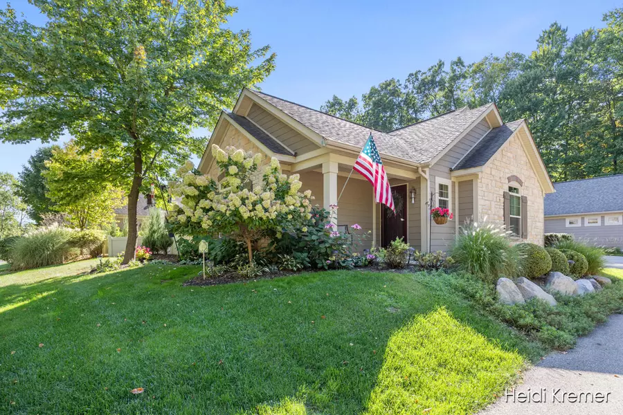 1101 Bridge Crest SE Drive, Ada, MI 49301