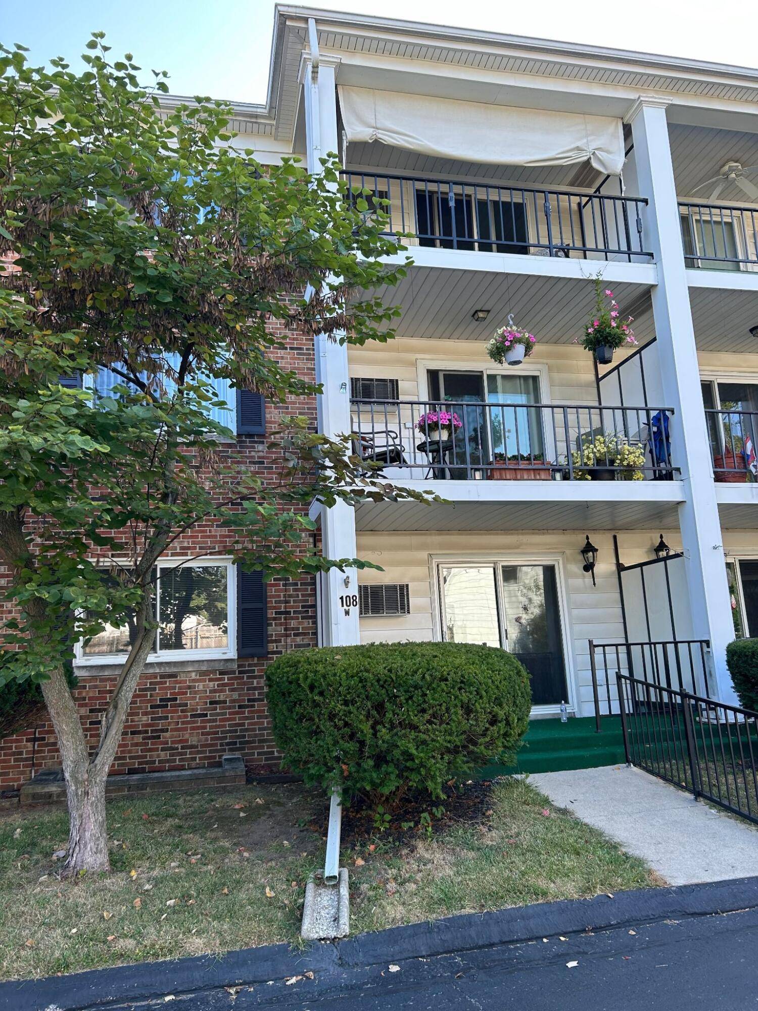806 W Michigan Avenue #108W, Jackson, MI 49202