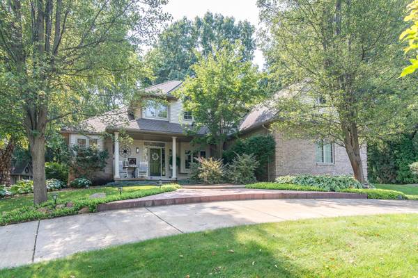 2165 Moorlands View, Howell, MI 48855