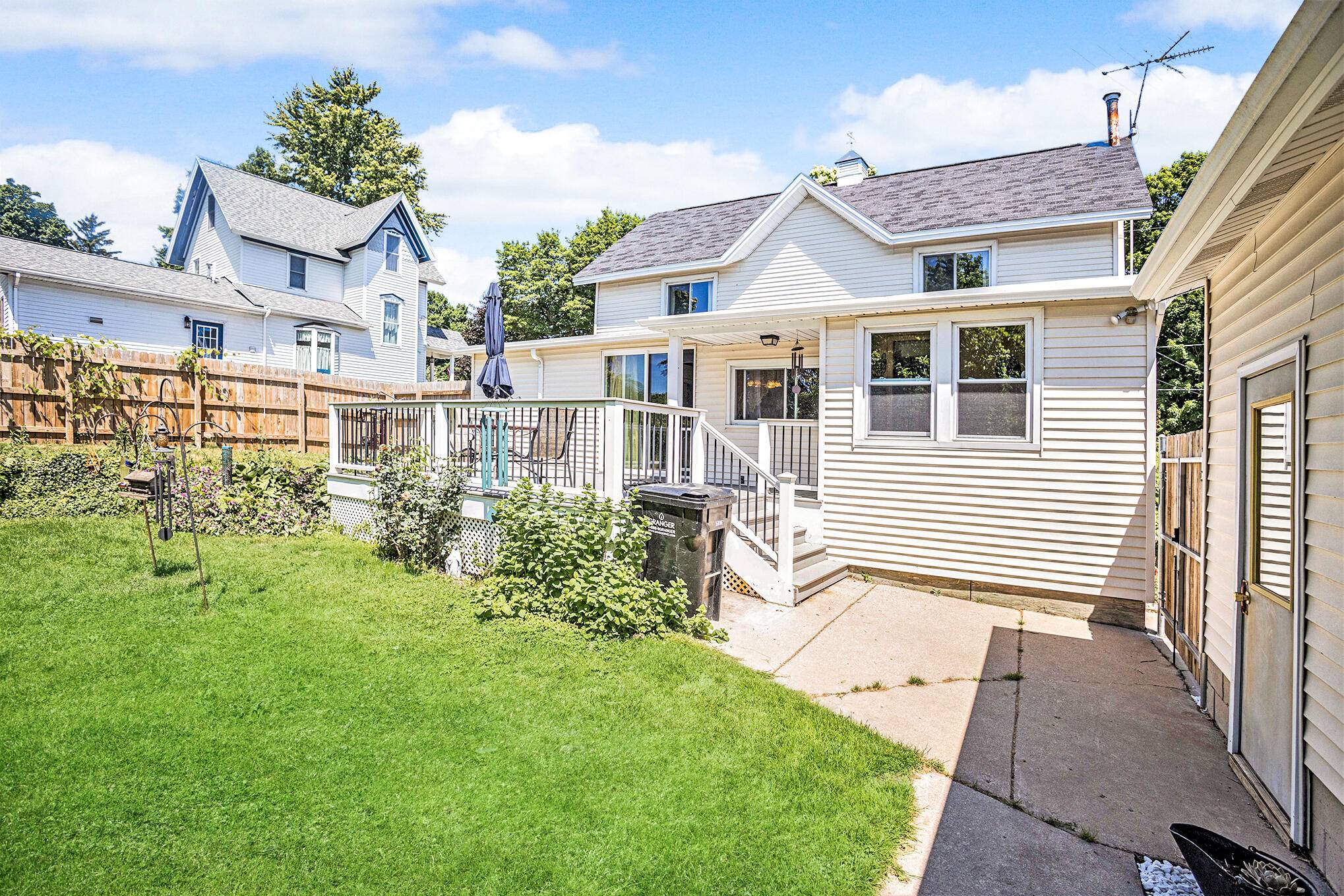 96 E Waterloo NW Street, Casnovia, MI 49318