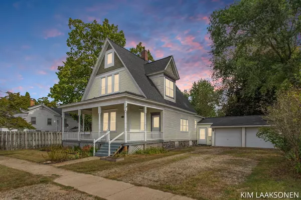 307 S Niles Street, Paw Paw, MI 49079