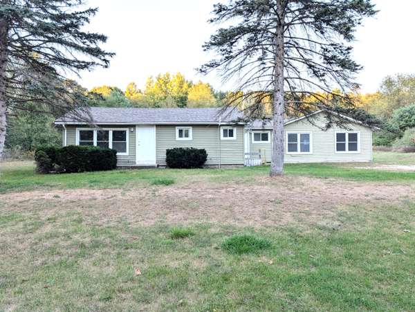 12965 17 Mile NE Road, Gowen, MI 49326