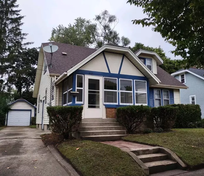 933 Beechwood NE Street, Grand Rapids, MI 49505