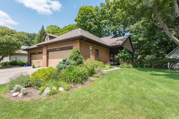 2067 N Cross Creek SE Drive, Grand Rapids, MI 49508