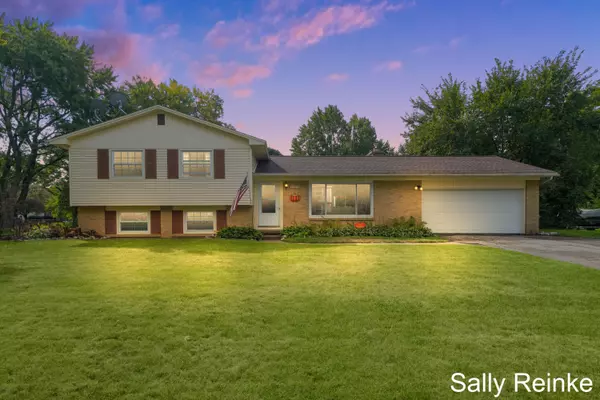 3364 Brookhollow NE Drive, Rockford, MI 49341