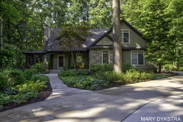 6224 Lighthouse Court, Saugatuck, MI 49453