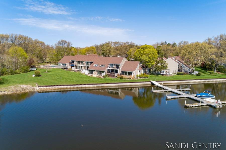 558 Wind Drift Lane #19, Spring Lake, MI 49456