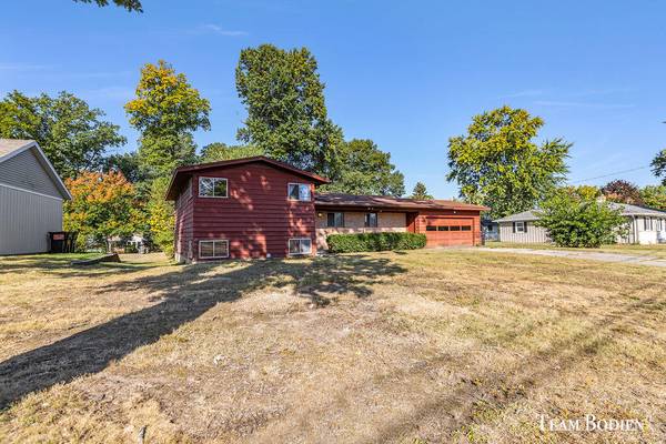 4605 Poinsettia SE Avenue, Kentwood, MI 49508