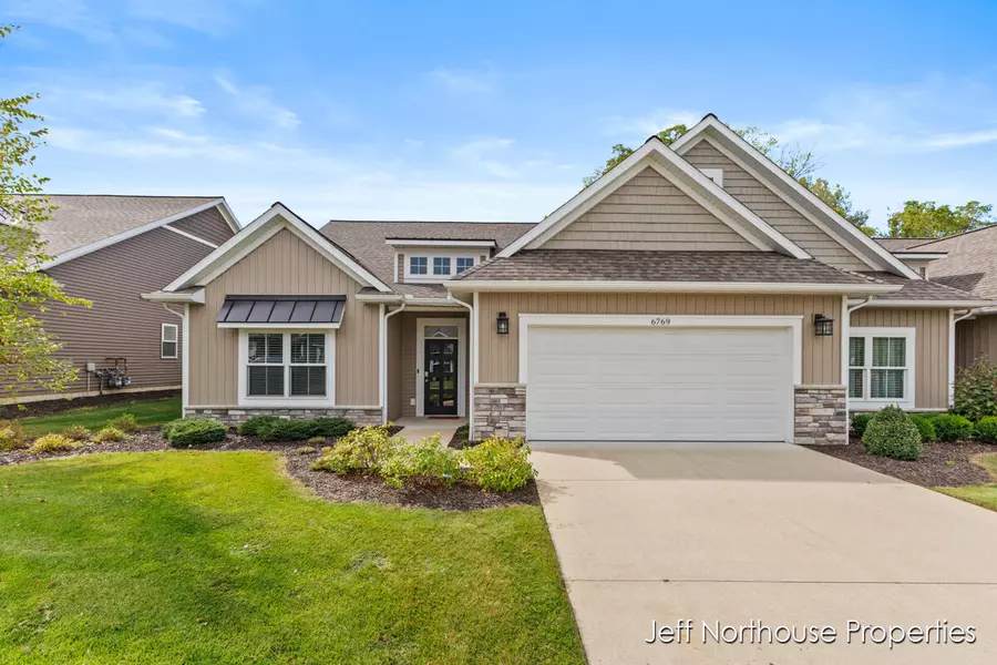 6769 Creekside View SE Drive, Grand Rapids, MI 49548