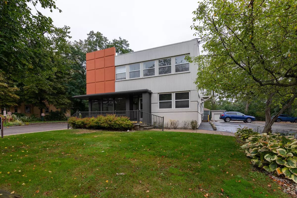 Ann Arbor, MI 48103,704 W Huron Street #1