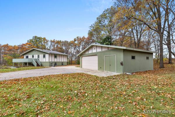 8601 Young NE Avenue, Rockford, MI 49341